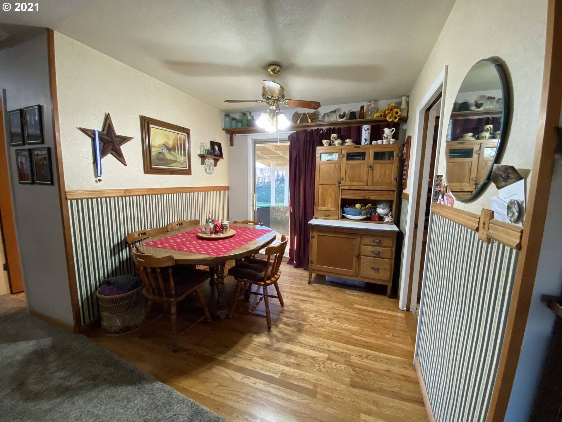3227 Southwest Isaac Avenue Pendleton, OR 97801 - Photo 5 of 30 a view of a dining room with furniture