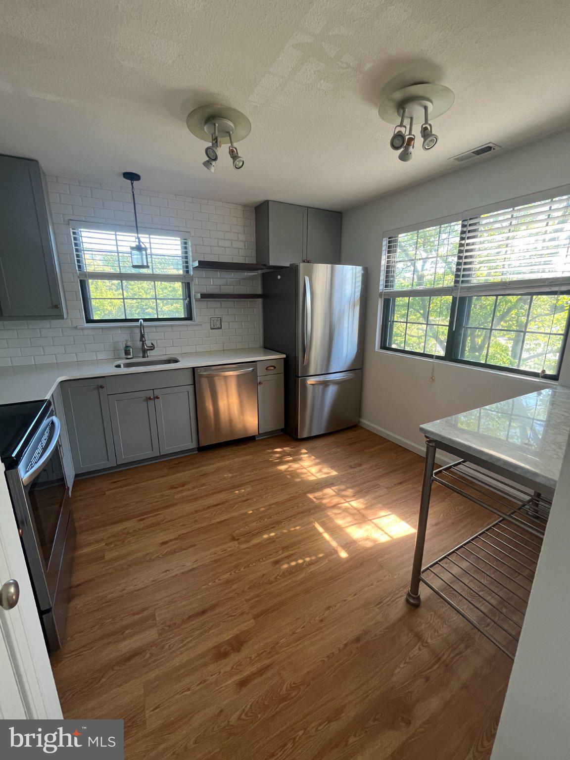 4 Rittenhouse Court, Unit 181 Chesterbrook, PA 19087 - Photo 5 of 22 Bright and airy modern kitchen space.