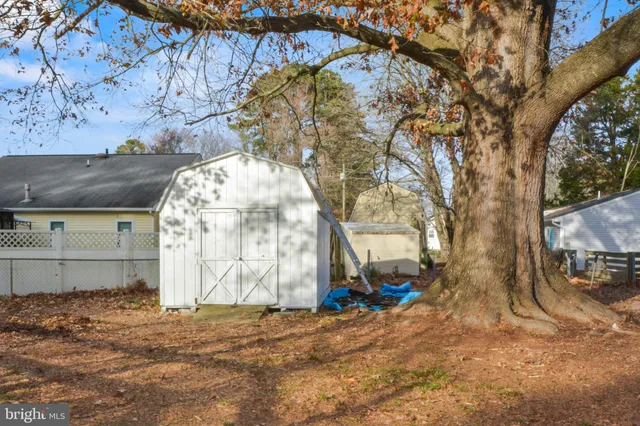 a view of back yard of the house