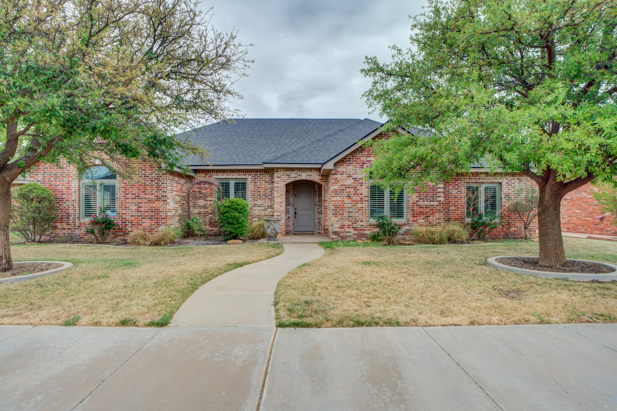 6020 85th Street Lubbock, TX 79424 - Photo 56 of 58 front view of a house with a yard