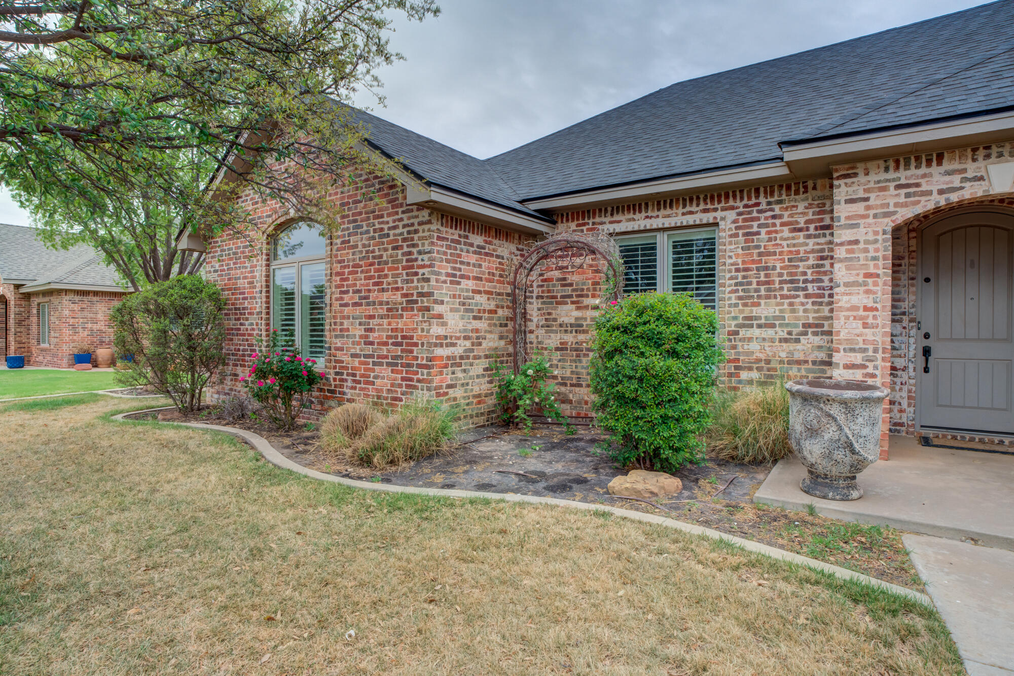 6020 85th Street Lubbock, TX 79424 - Photo 58 of 58 front view of a house with a yard