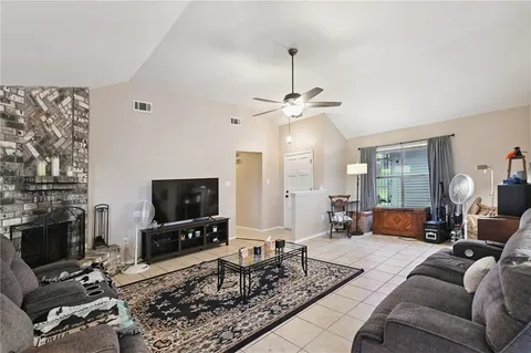 $215,000 | 2244 Sugarloaf Drive, Harvey, LA 70058