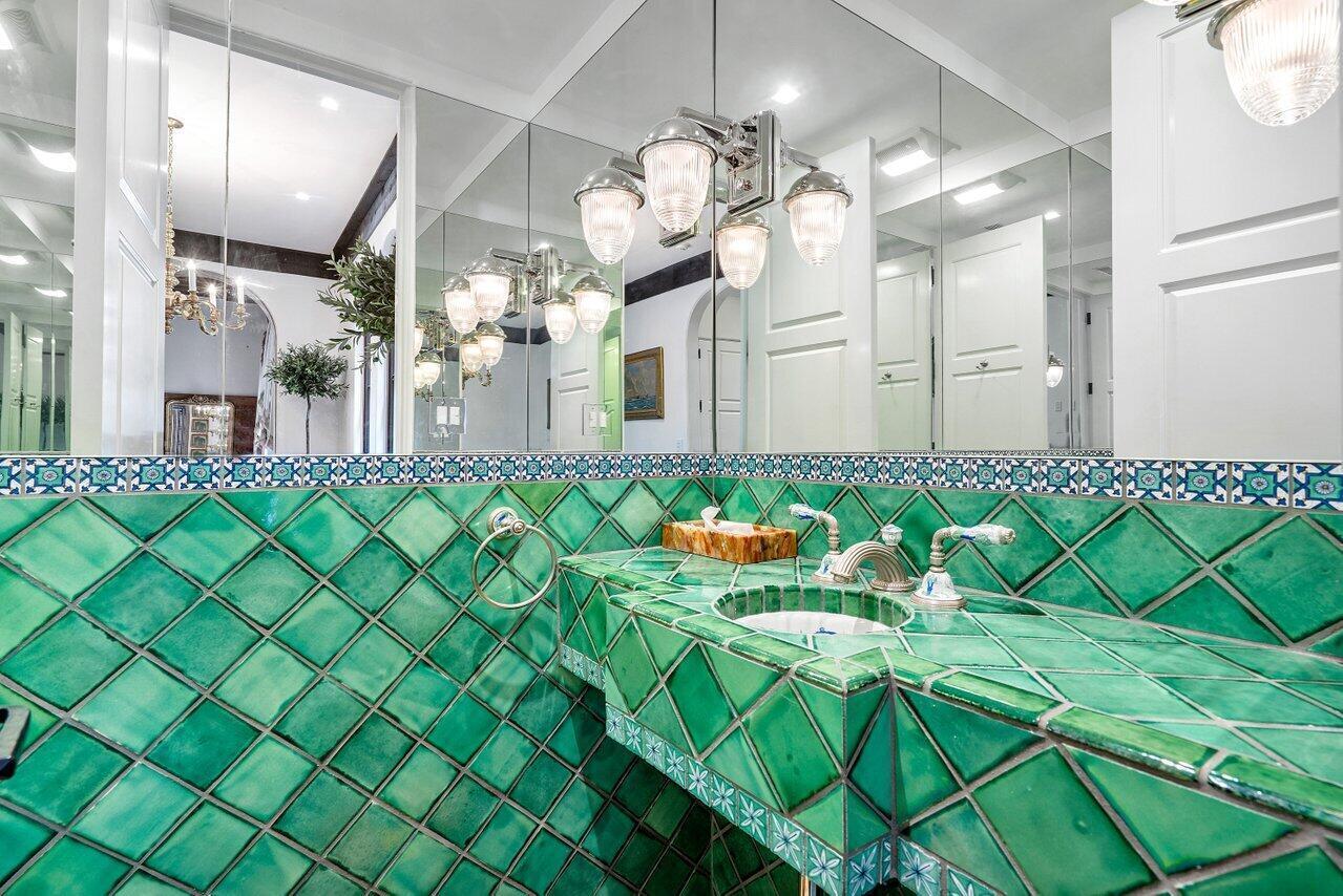 12 Lagomar Road Palm Beach, FL 33480 - Photo 14 of 38 Powder Room