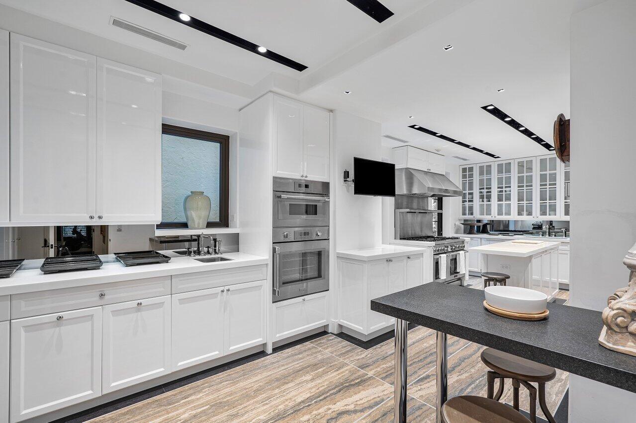 12 Lagomar Road Palm Beach, FL 33480 - Photo 4 of 38 Kitchen