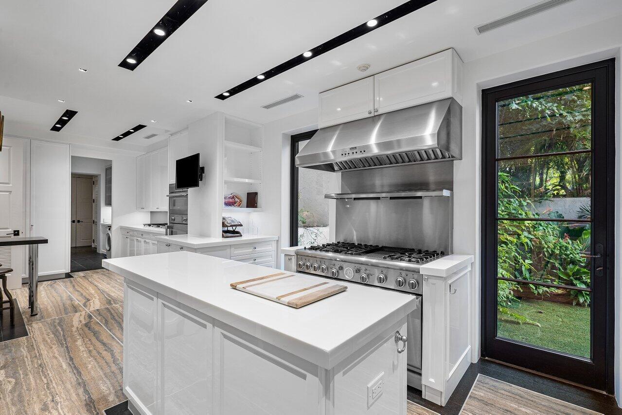 12 Lagomar Road Palm Beach, FL 33480 - Photo 6 of 38 Kitchen