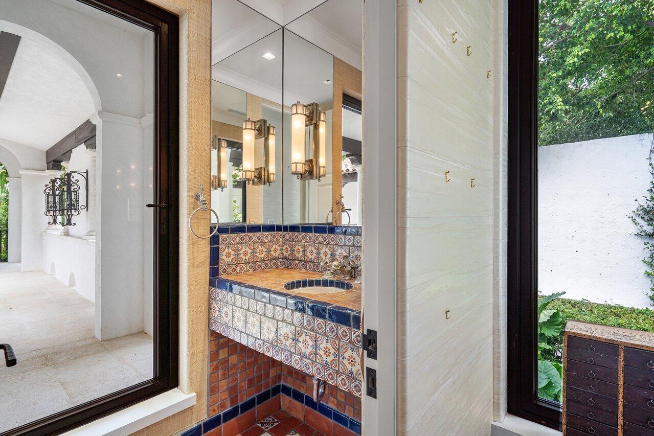 12 Lagomar Road Palm Beach, FL 33480 - Photo 10 of 38 Powder Room