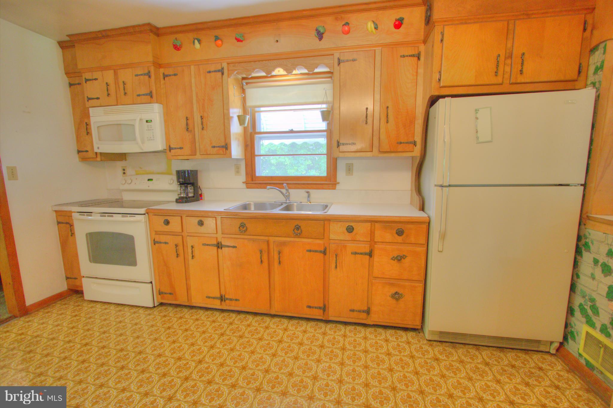 8614 Pine Tree Road Jessup, MD 20794 - Photo 15 of 30 Kitchen