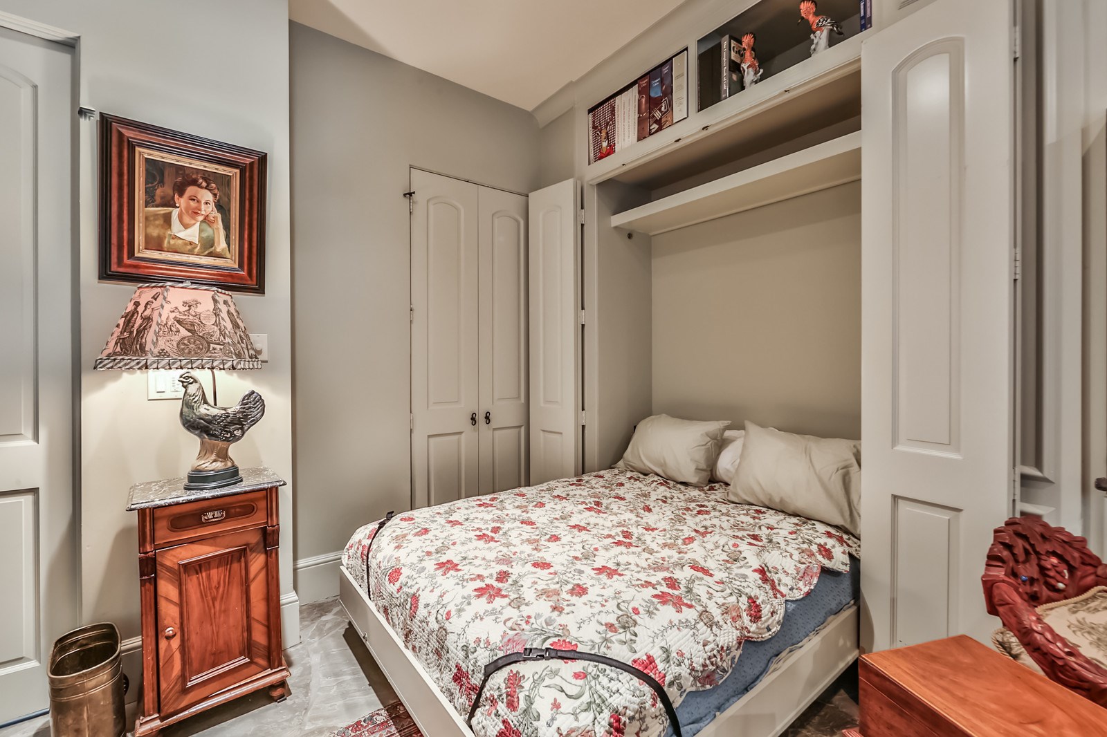 2712 Ferndale Street Houston, TX 77098 - Photo 41 of 49 a bedroom with a bed and dresser