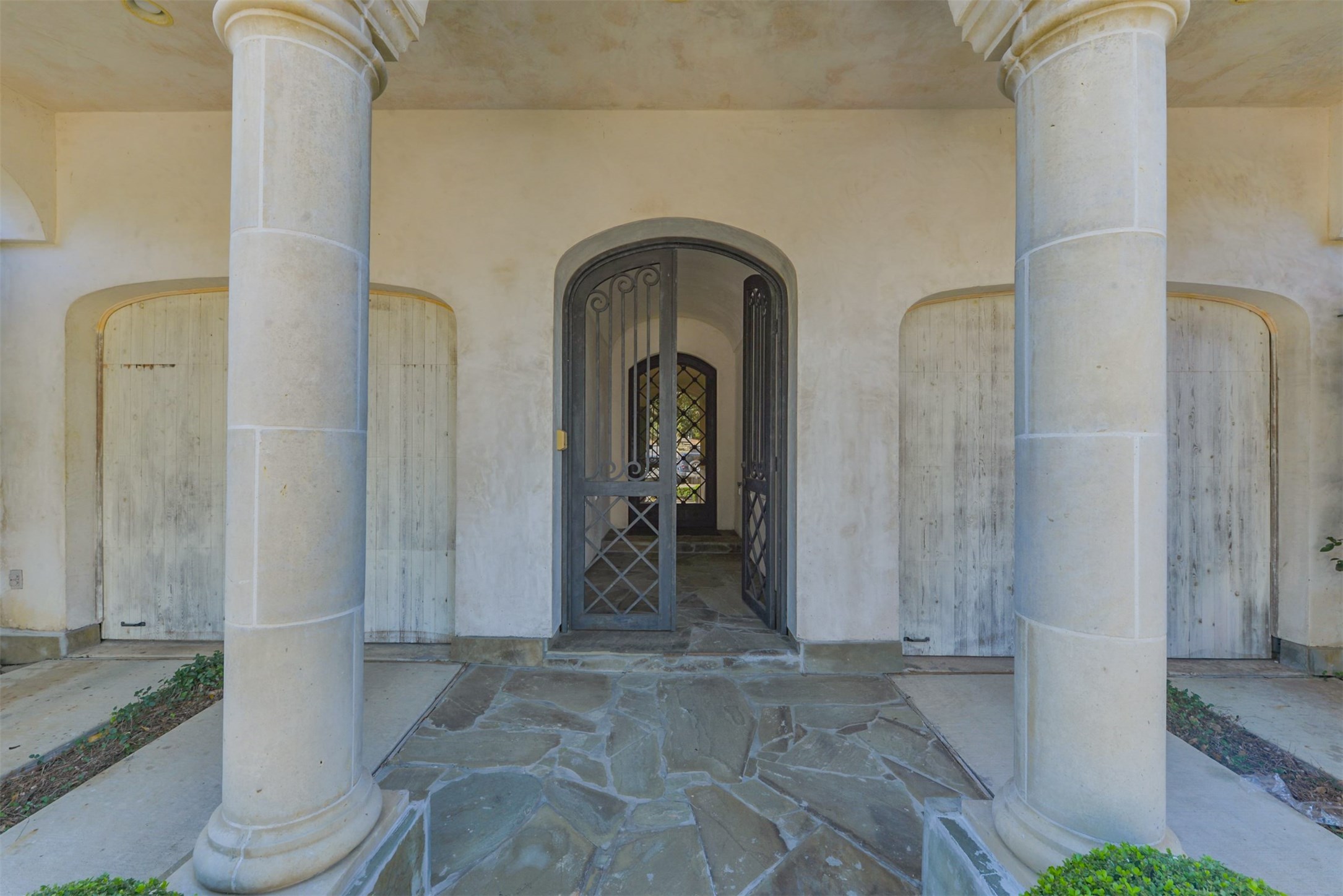 2712 Ferndale Street Houston, TX 77098 - Photo 6 of 49 a view of a entryway door
