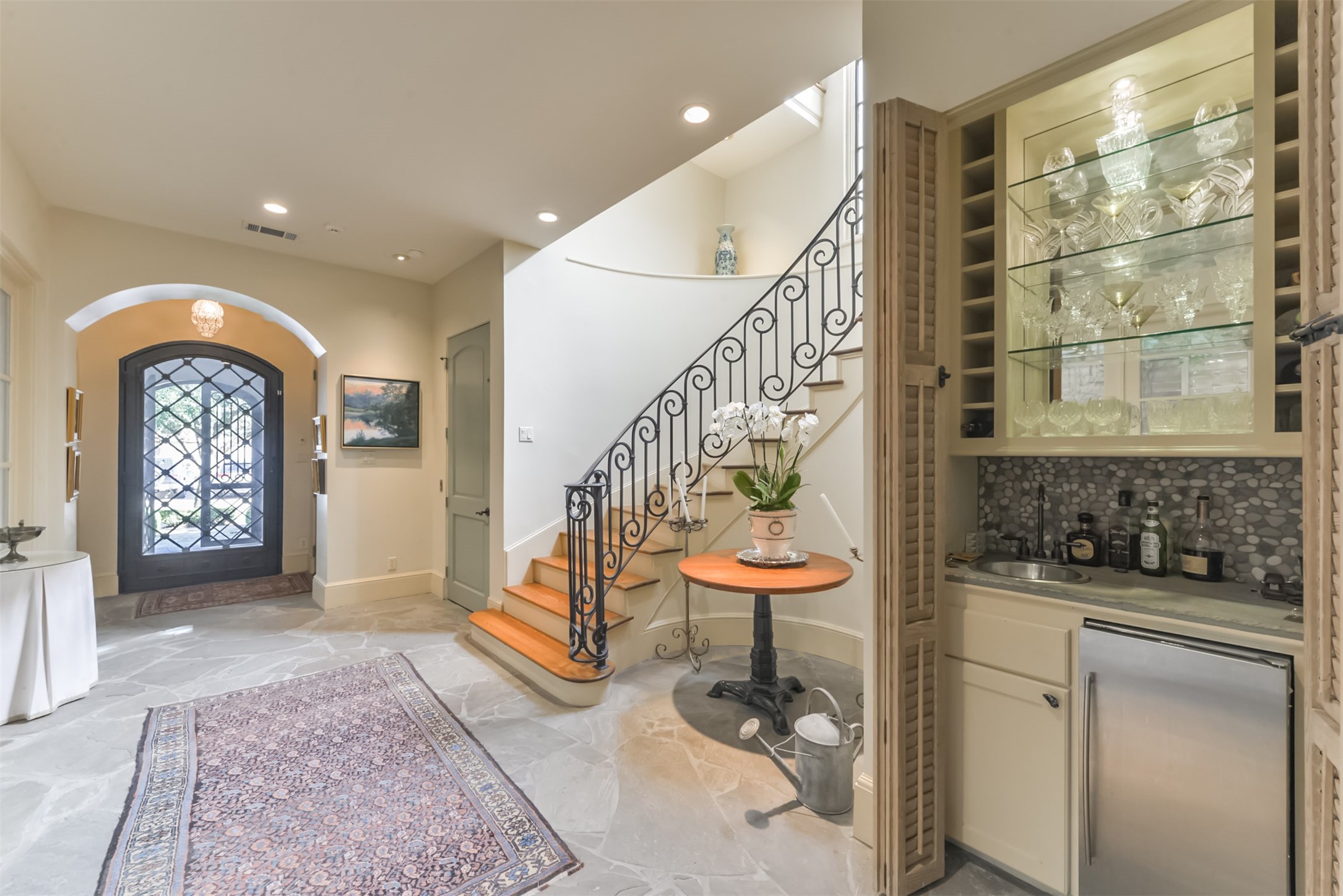 2712 Ferndale Street Houston, TX 77098 - Photo 9 of 49 a view of entryway and hall with a bath tub