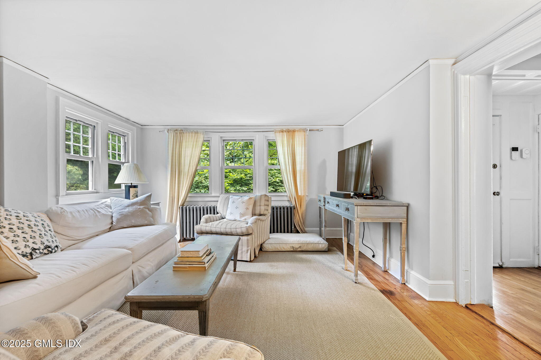 281 Riversville Road Greenwich, CT 06831 - Photo 7 of 27 Living Room