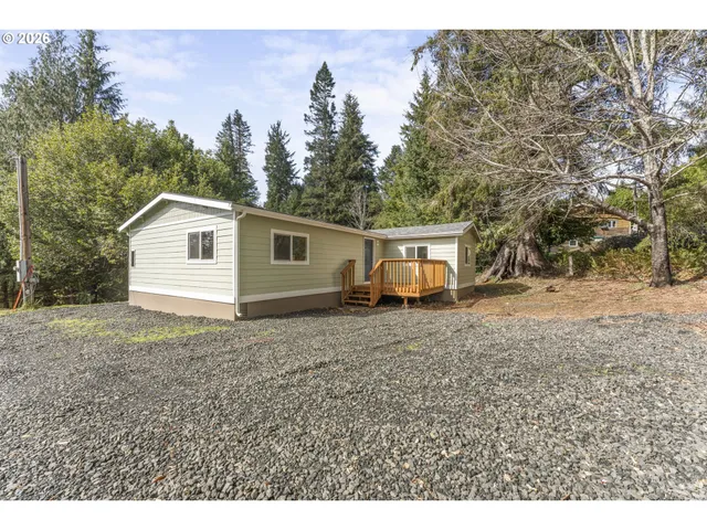 a view of a house with a backyard