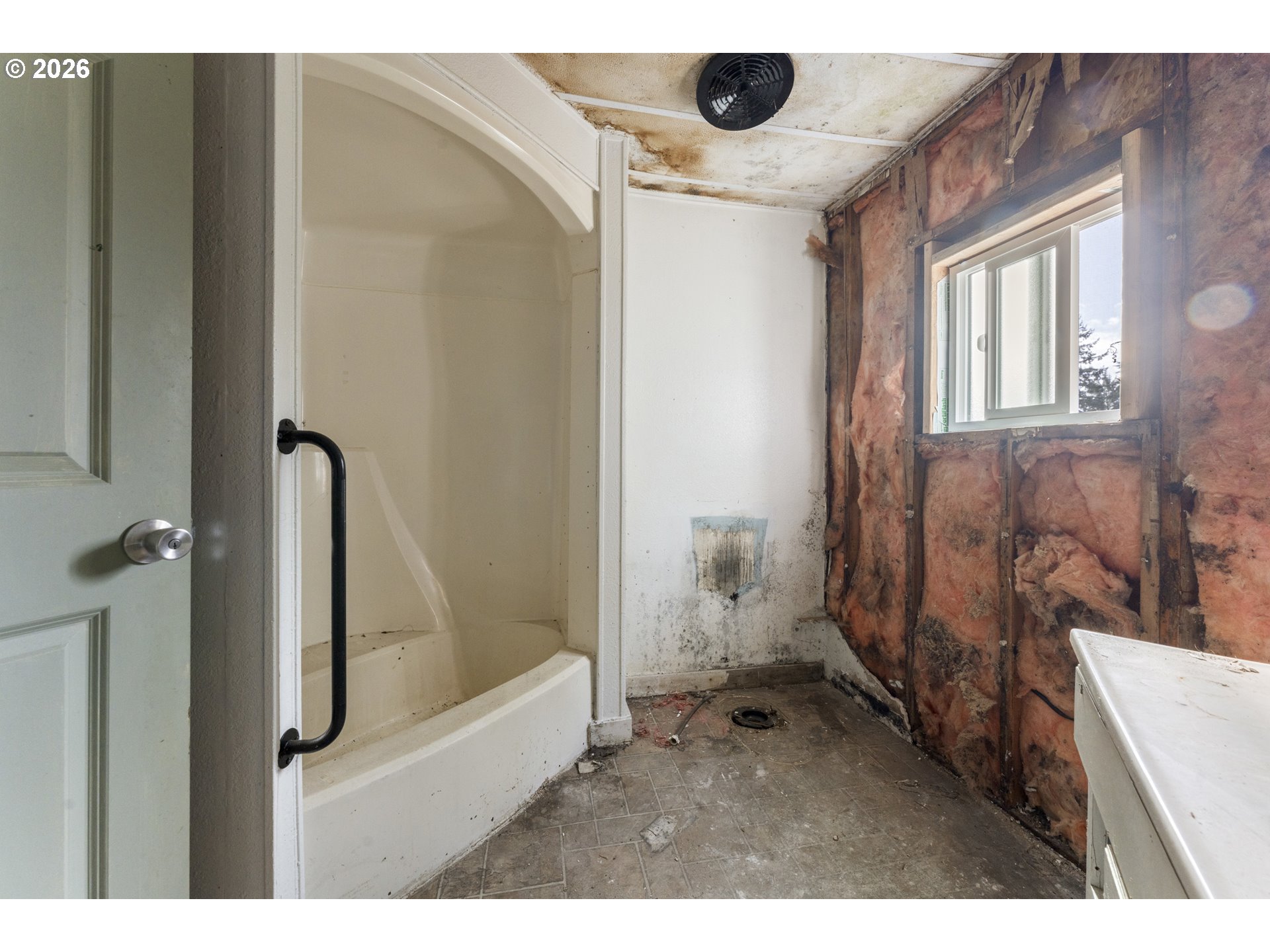 61912 Olive Barber Road Coos Bay, OR 97420 - Photo 12 of 31 a bathroom with a glass shower door