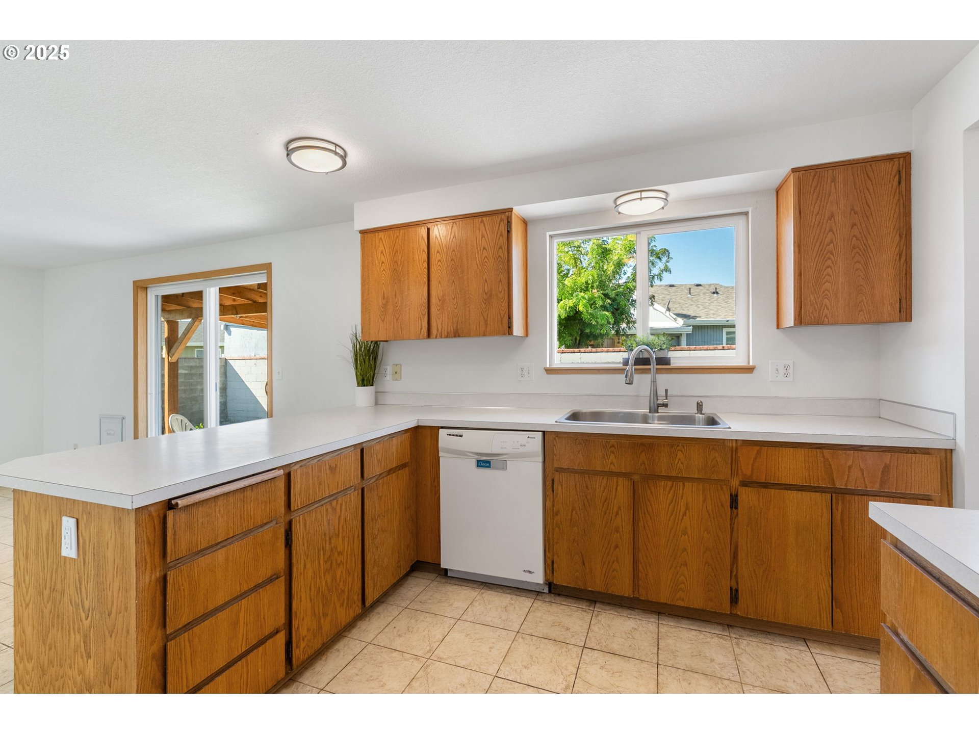 3196 Midway Road Hood River, OR 97031 - Photo 14 of 45