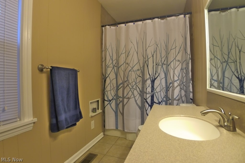 1543 Winchester Road Lyndhurst, OH 44124 - Photo 18 of 24