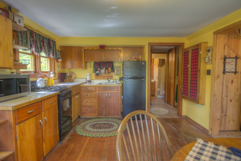 8779 South Dunns Farm Road Maple City, MI 49664 - Photo 10 of 24 1816352-9.JPG