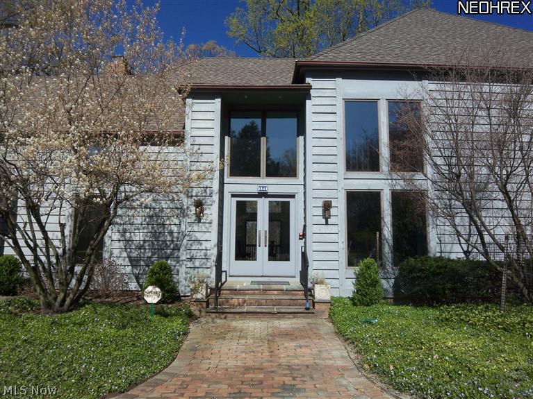 1841 Ridgebrook Circle Lyndhurst, OH 44122 - Photo 3 of 24 Gallery Image 3