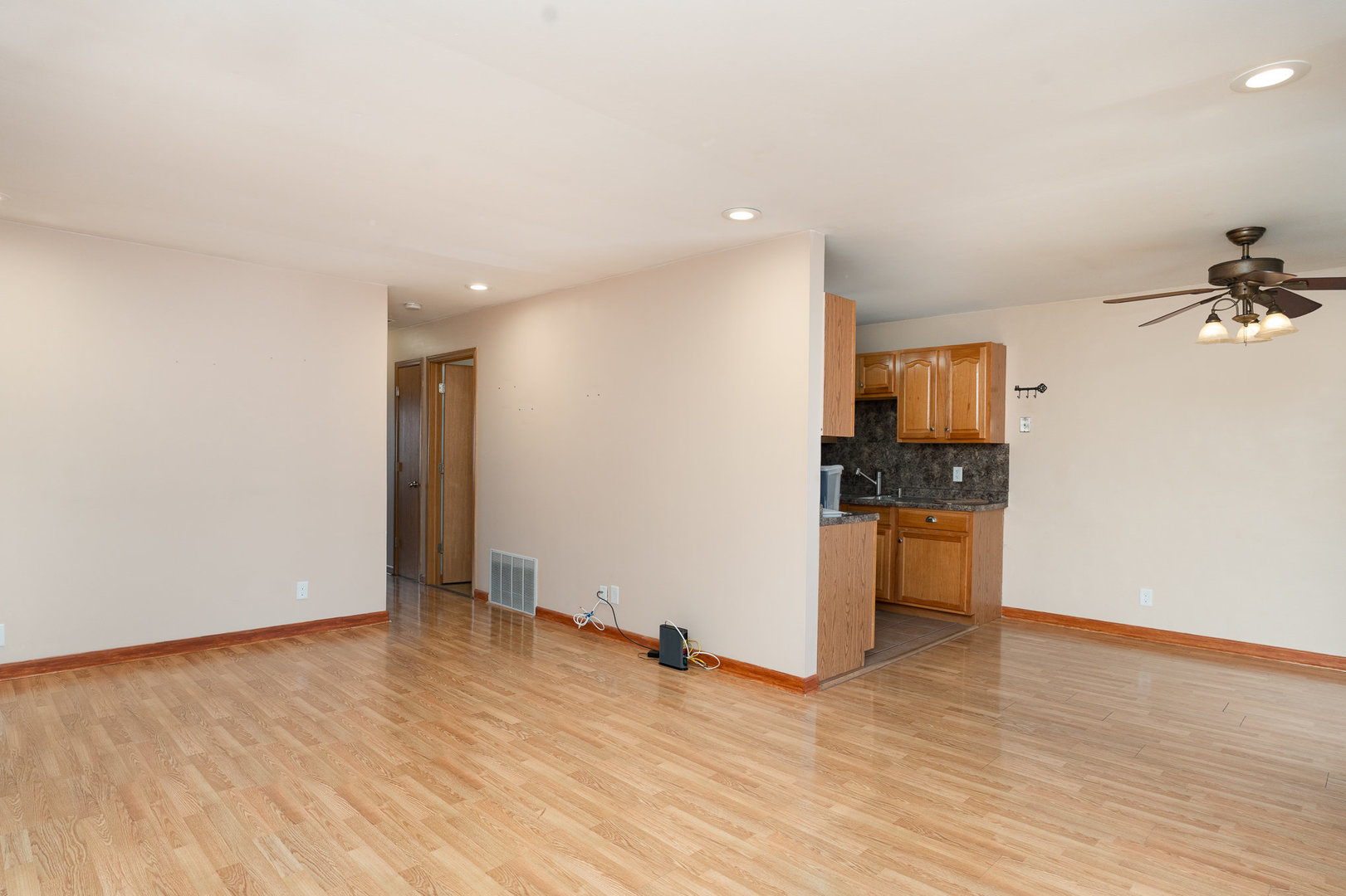 2363 Carnation Drive, Unit 301D Crest Hill, IL 60403 - Photo 4 of 32