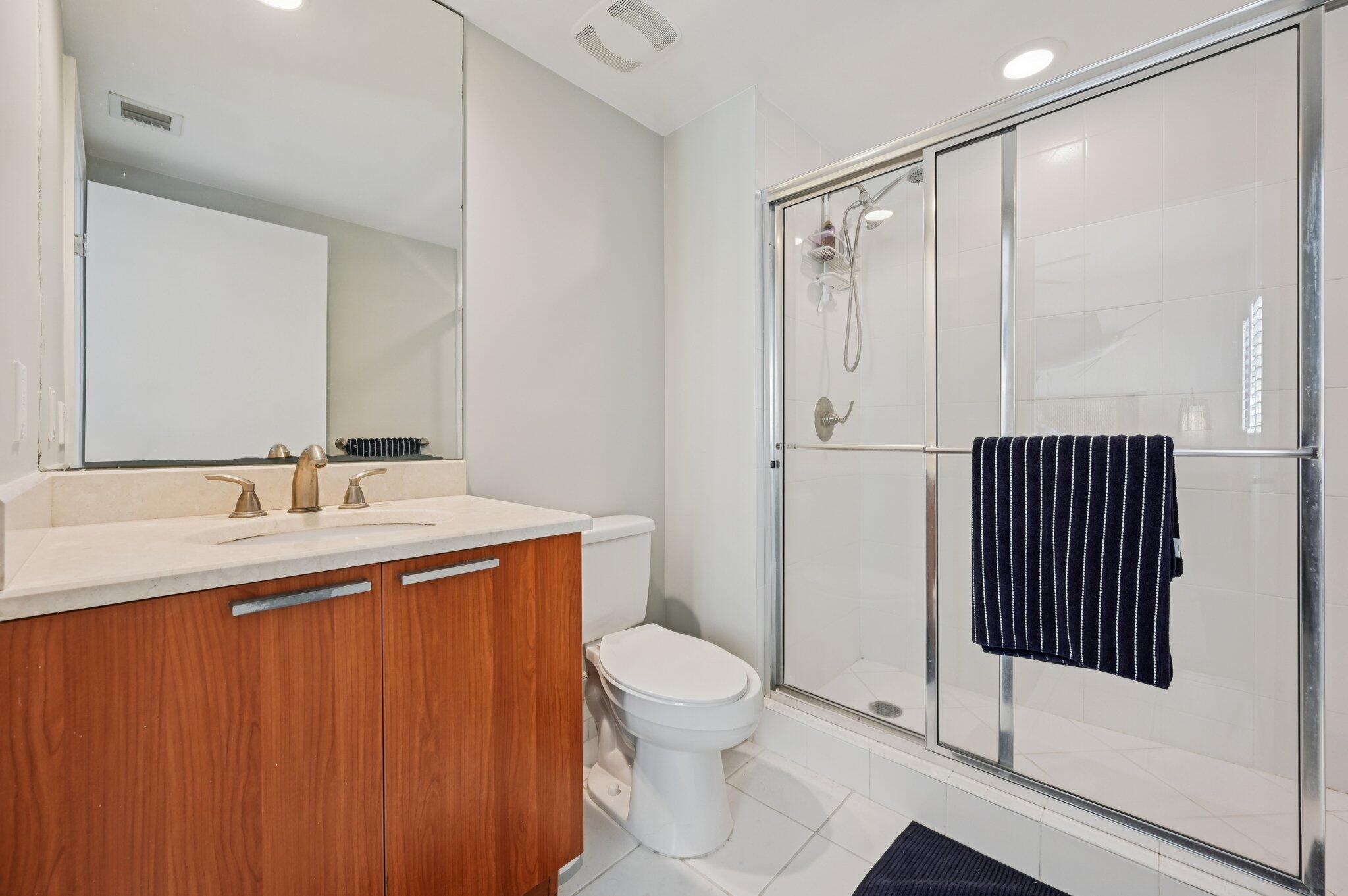 2640 Lake Shore Drive, Unit 1810 Riviera Beach, FL 33404 - Photo 27 of 57 32-web-or-mls-Lake Shore Dr-S2012-032