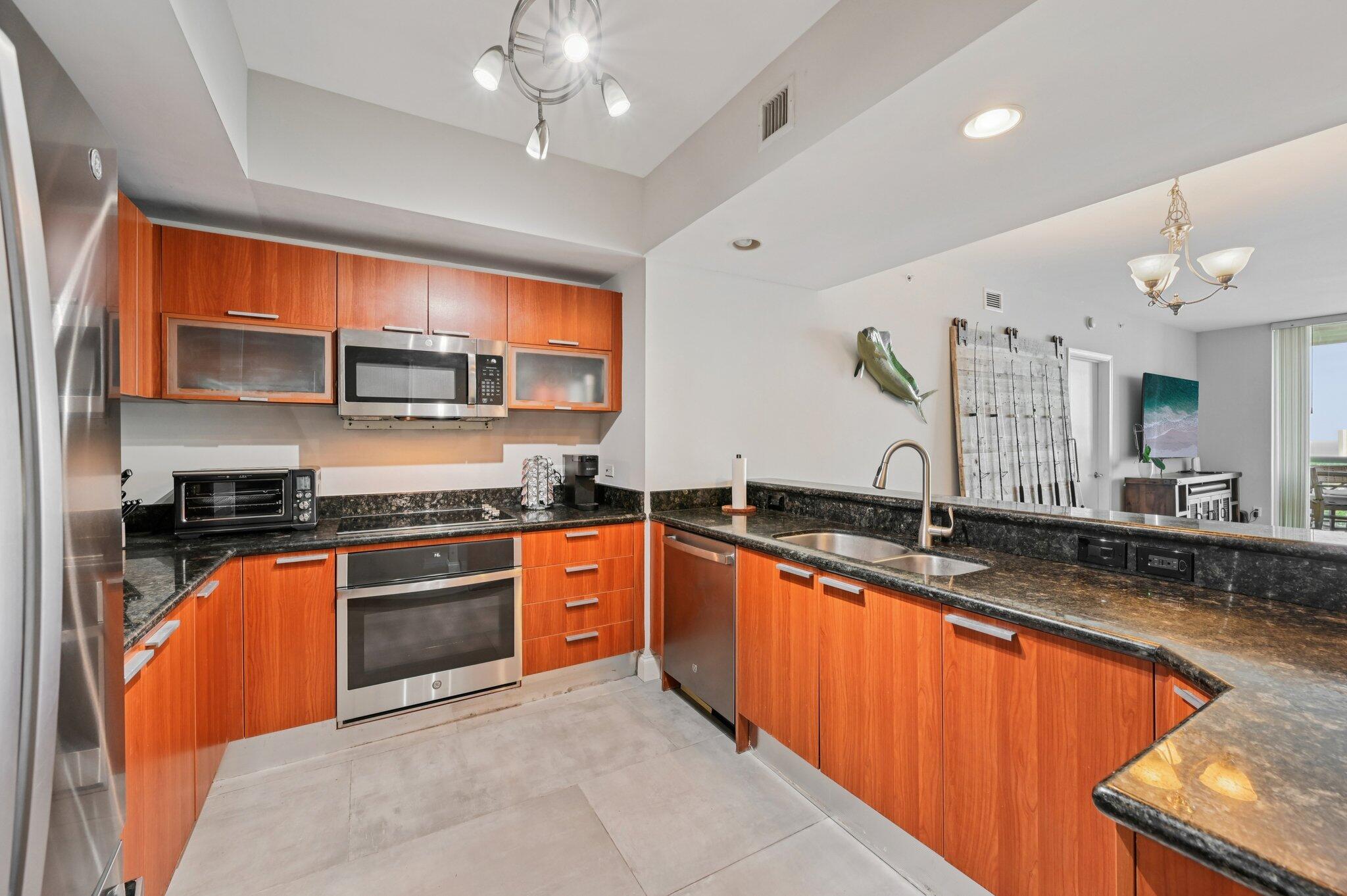 2640 Lake Shore Drive, Unit 1810 Riviera Beach, FL 33404 - Photo 9 of 57 11-web-or-mls-Lake Shore Dr-S2012-011