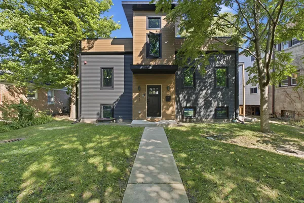 $1,001,999 | 2307 Lake Street, Evanston, IL 60201
