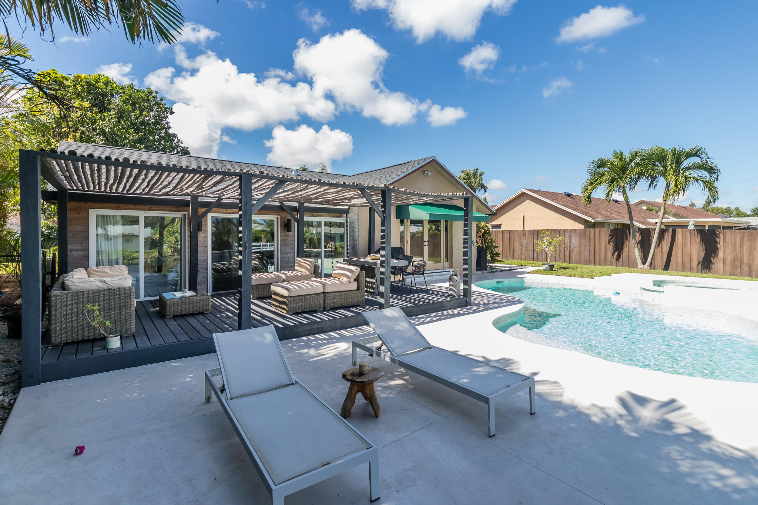 3007 Cormorant Road Delray Beach, FL 33444 - Photo 5 of 38 Portico