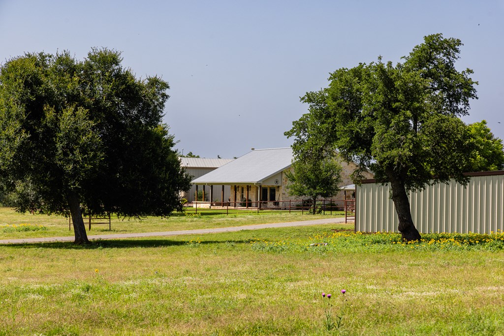 2377 Aviation Loop Fredericksburg, TX 78624 - Photo 62 of 76