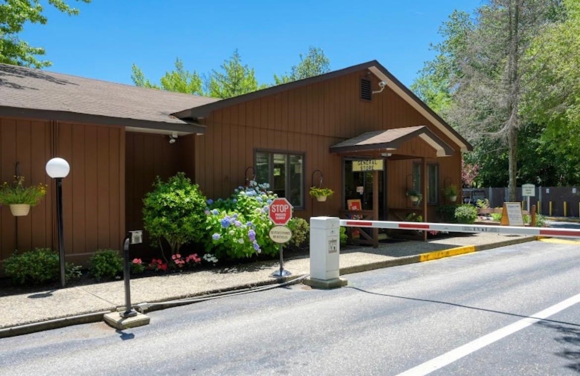709 Seashore Road Cape May, NJ 08204 - Photo 2 of 29 a garden view with a seating space