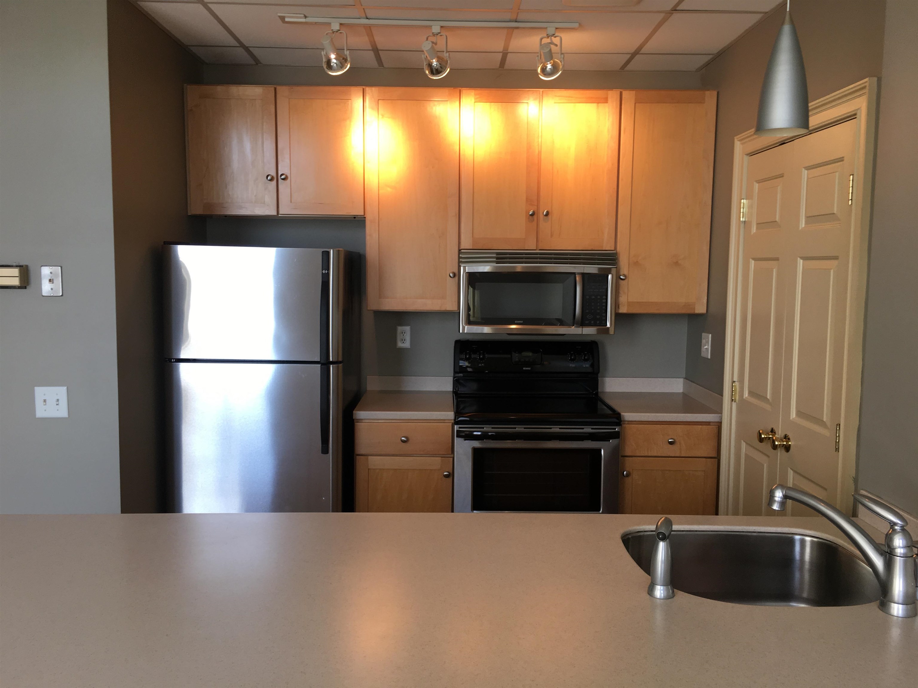 40 Hanover Street, Unit 40S Manchester, NH 03101 - Photo 12 of 44