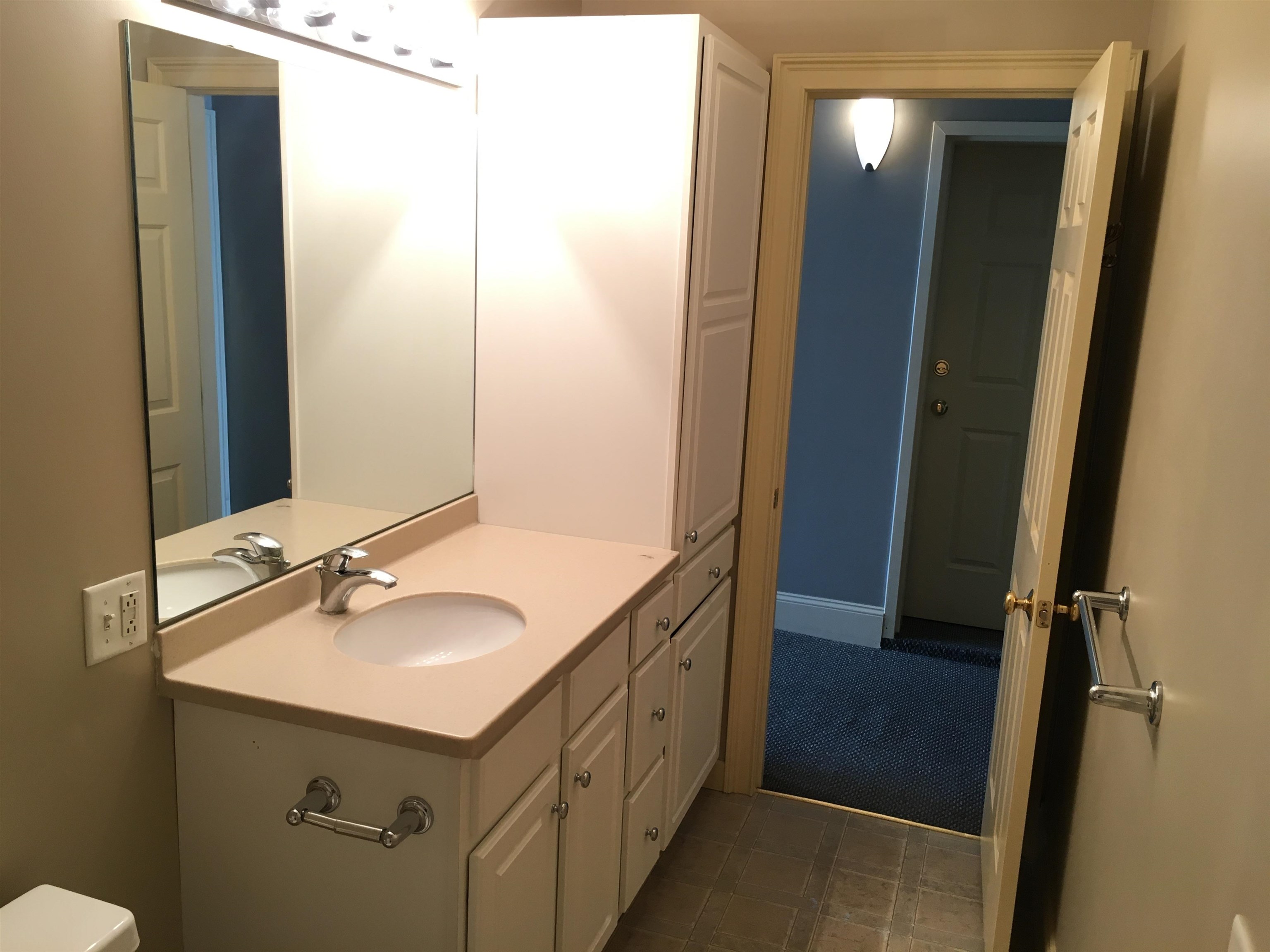 40 Hanover Street, Unit 40S Manchester, NH 03101 - Photo 35 of 44