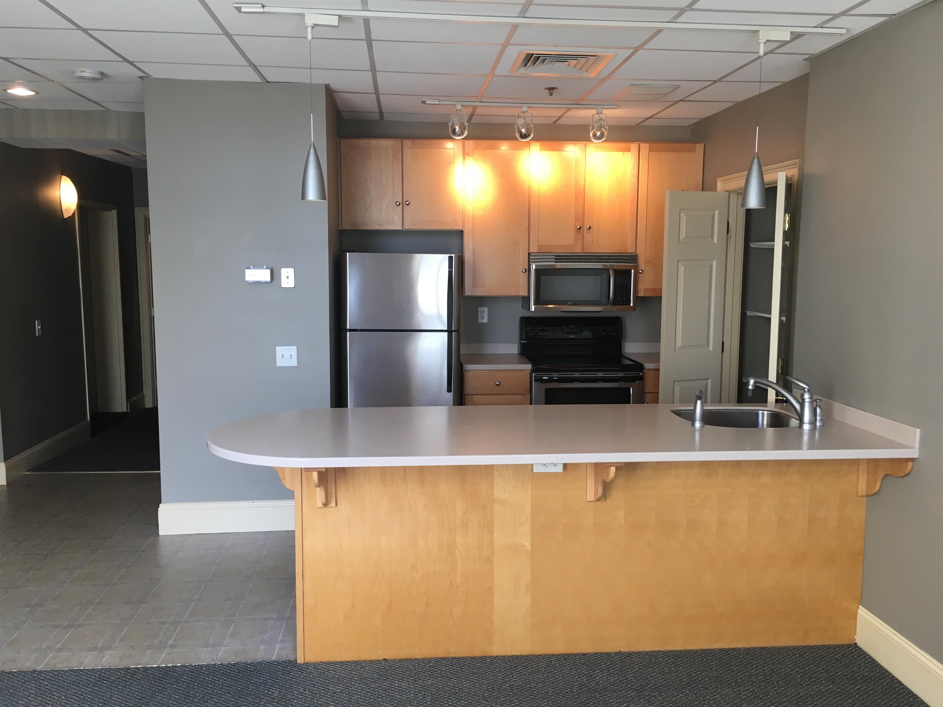 40 Hanover Street, Unit 40S Manchester, NH 03101 - Photo 8 of 44