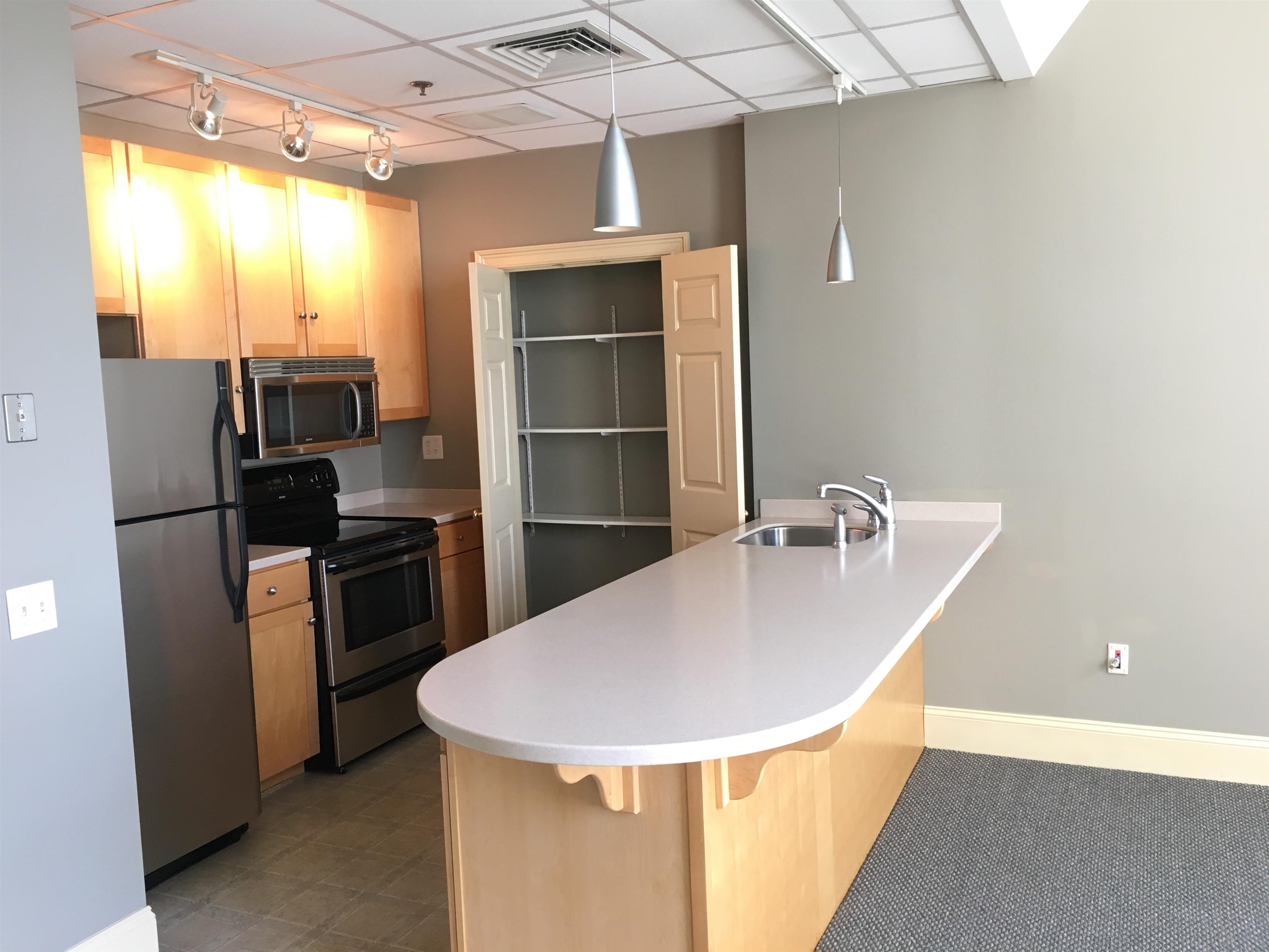 40 Hanover Street, Unit 40S Manchester, NH 03101 - Photo 9 of 44