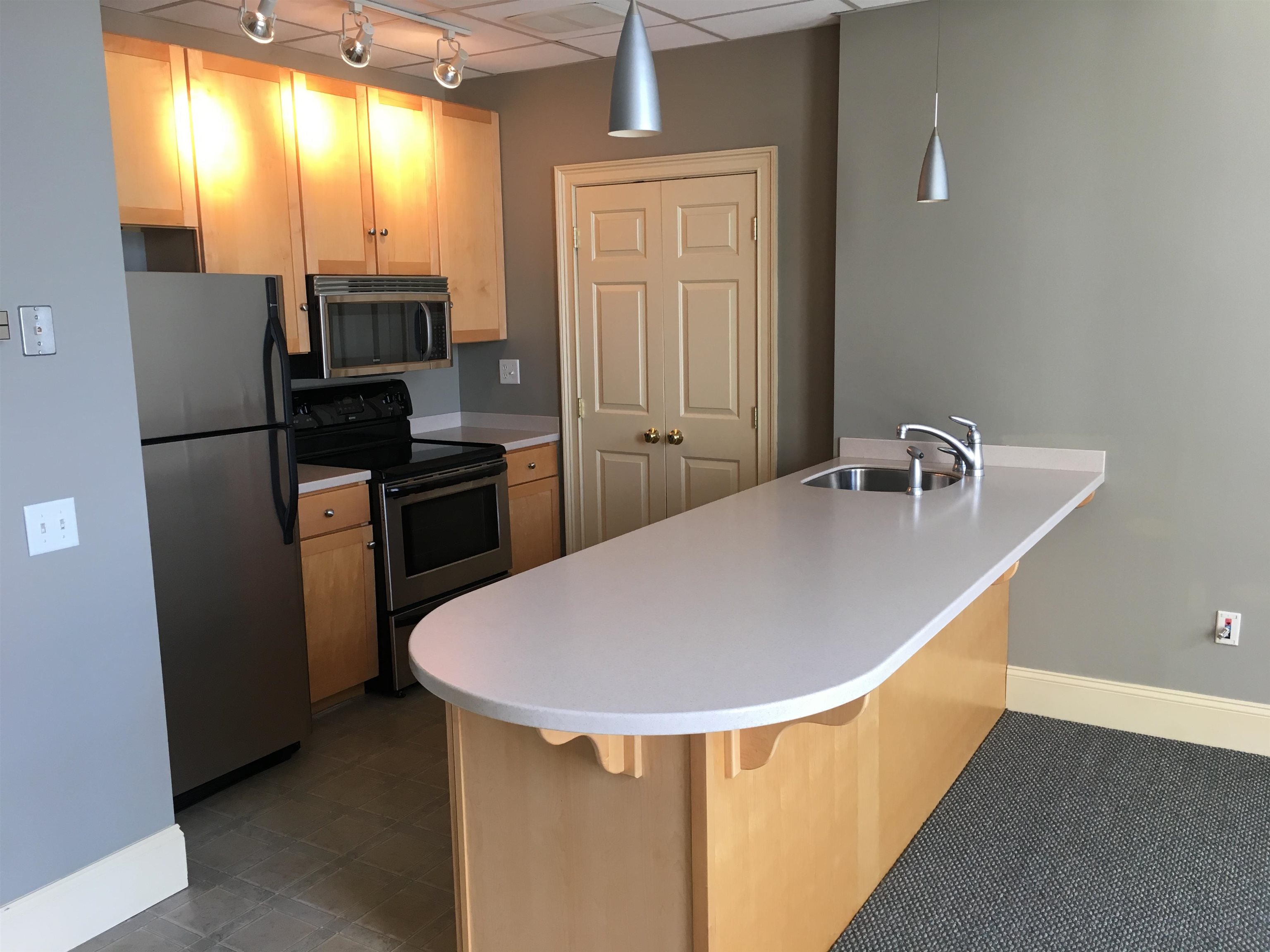 40 Hanover Street, Unit 40S Manchester, NH 03101 - Photo 10 of 44
