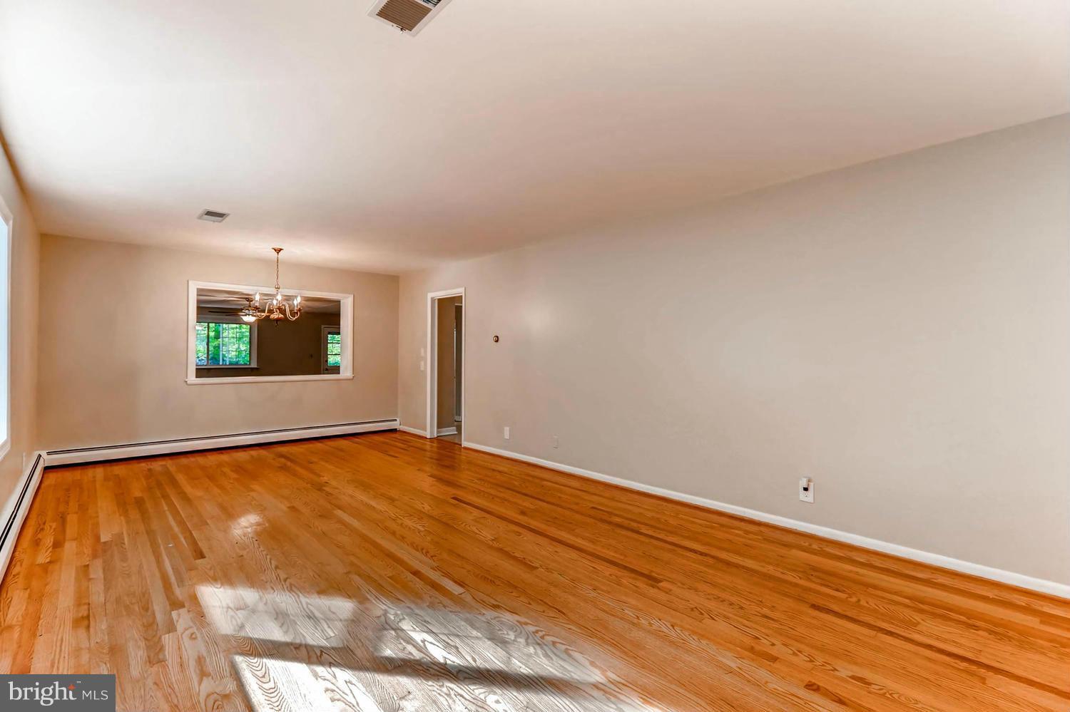 6826 New Cut Road Kingsville, MD 21087 - Photo 9 of 28 Living Room