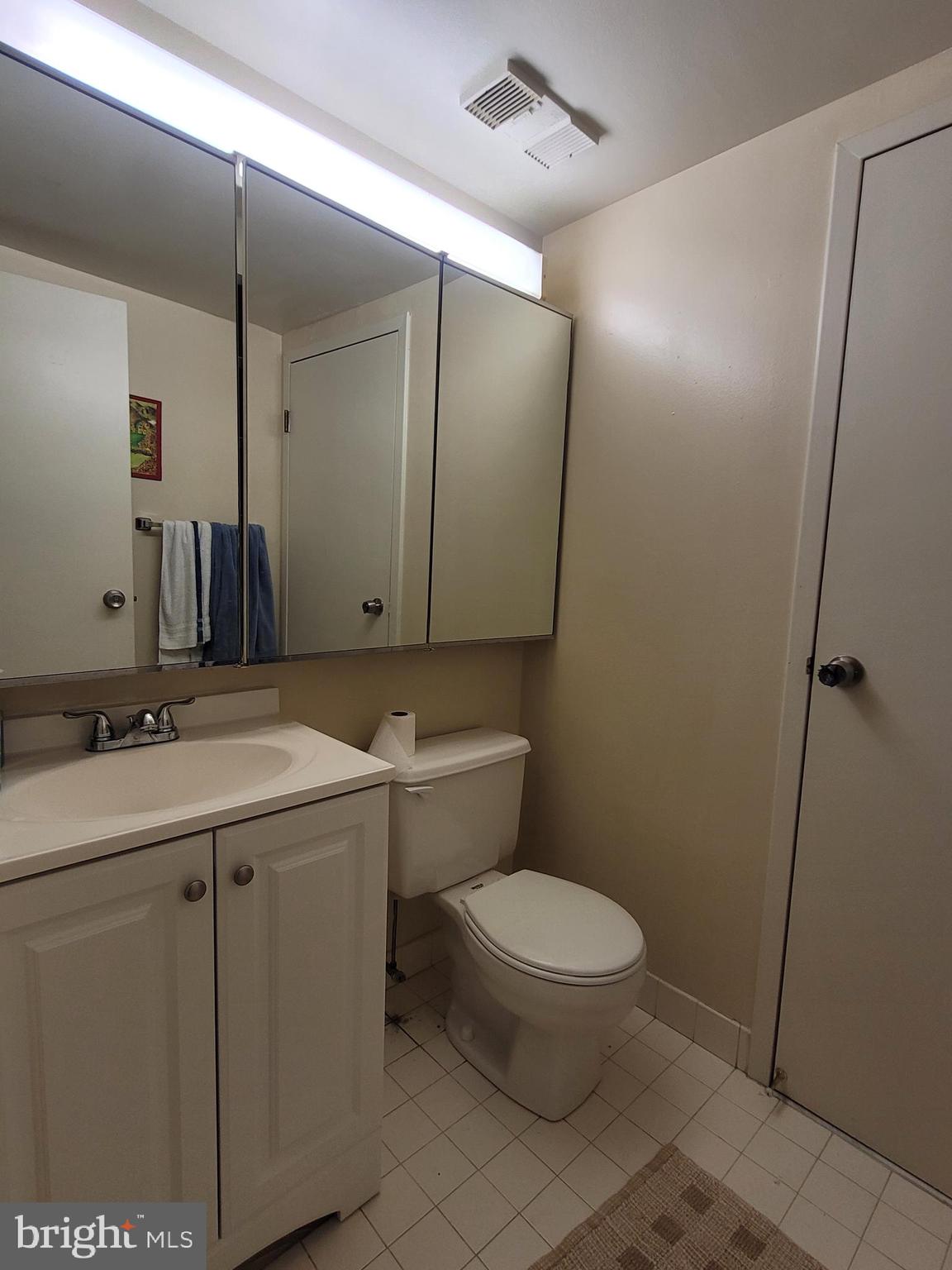 530 South 2nd Street, Unit 610 Philadelphia, PA 19147 - Photo 14 of 21 a bathroom with a toilet sink and mirror