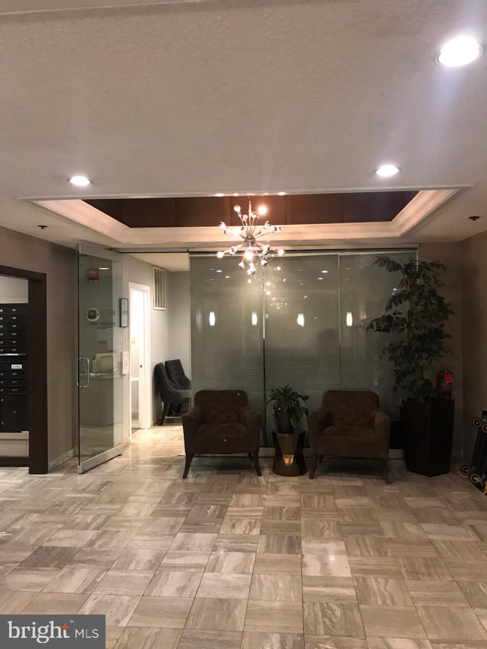 530 South 2nd Street, Unit 610 Philadelphia, PA 19147 - Photo 19 of 21 a lobby with a couch and a potted plant