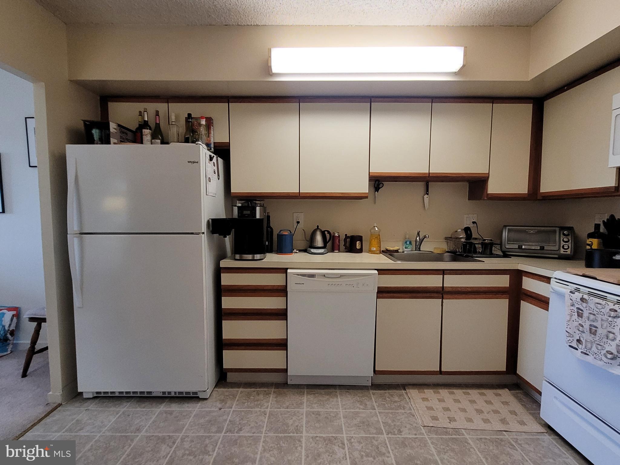 530 South 2nd Street, Unit 610 Philadelphia, PA 19147 - Photo 7 of 21 a kitchen with appliances cabinets and a sink