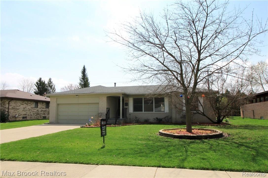 2810 Yorkshire Road Birmingham, MI 48009 - Photo 1 of 21 fullsizeoutput_1587.jpeg