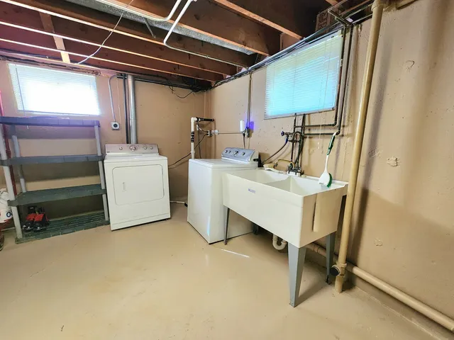 a view of a storage & utility room with washer and dryer