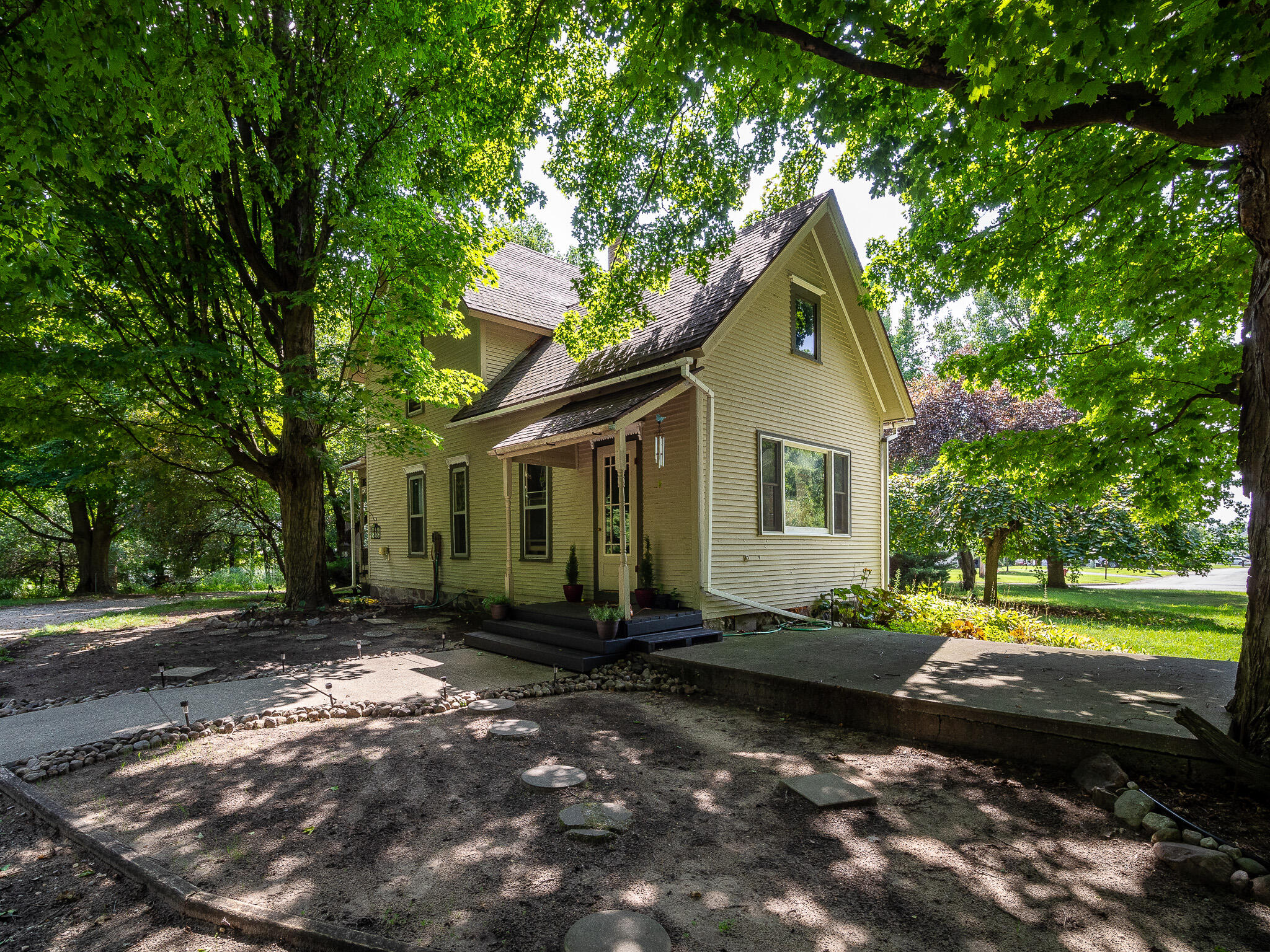 726 North Bridge Street Belding, MI 48809 - Photo 4 of 35 8