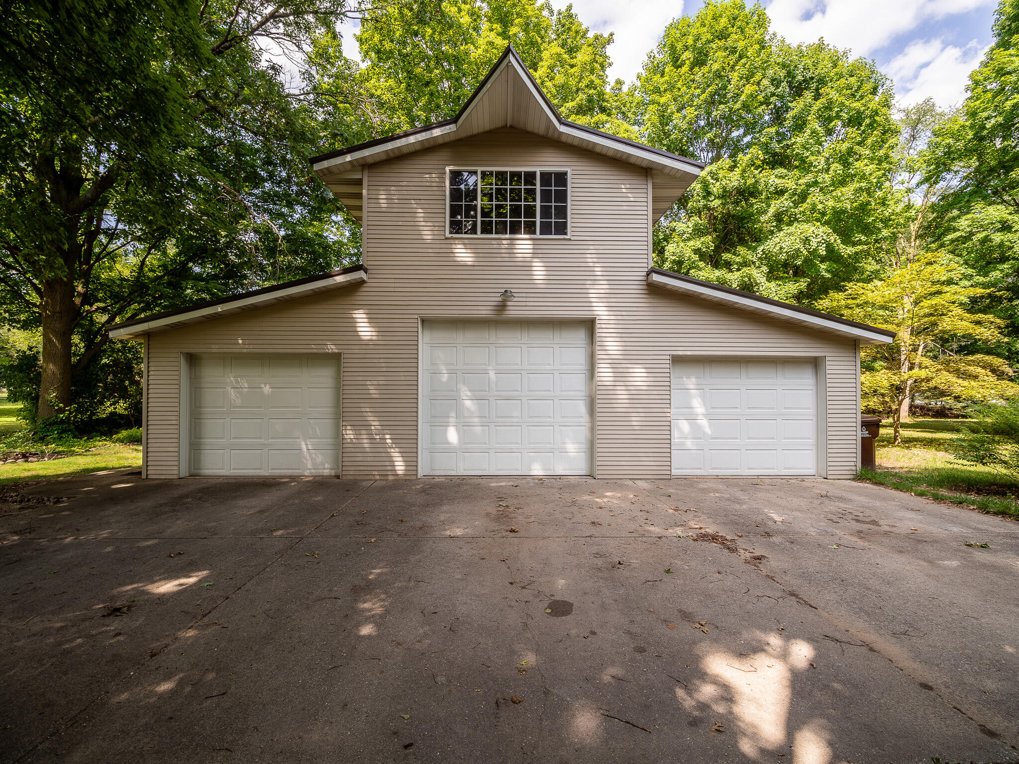 726 North Bridge Street Belding, MI 48809 - Photo 5 of 35 10