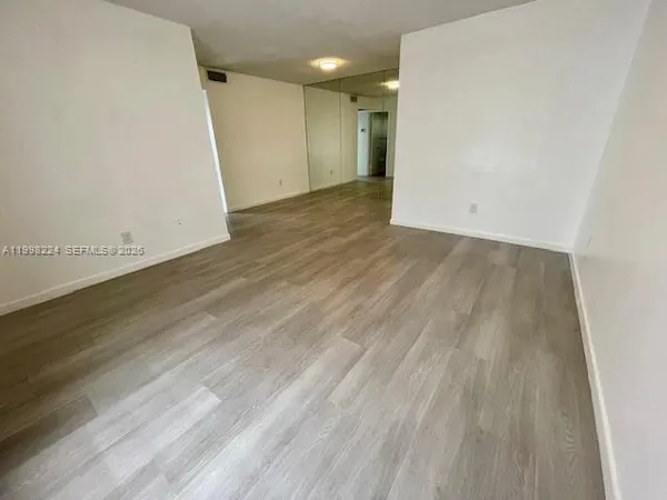 $2,200 | Lago Grande, Hialeah, FL 33016