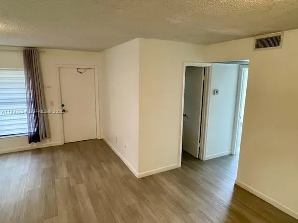 $2,200 | Lago Grande, Hialeah, FL 33016