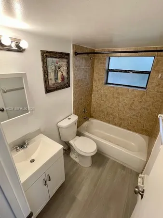 $2,200 | Lago Grande, Hialeah, FL 33016