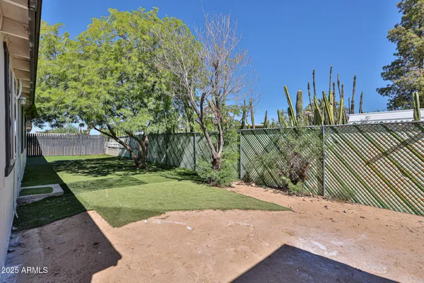 a view of a house with a backyard