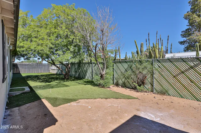 a view of a house with a backyard