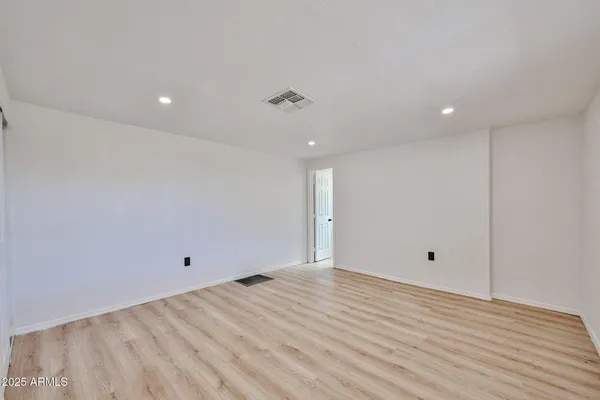 a view of room with an empty space