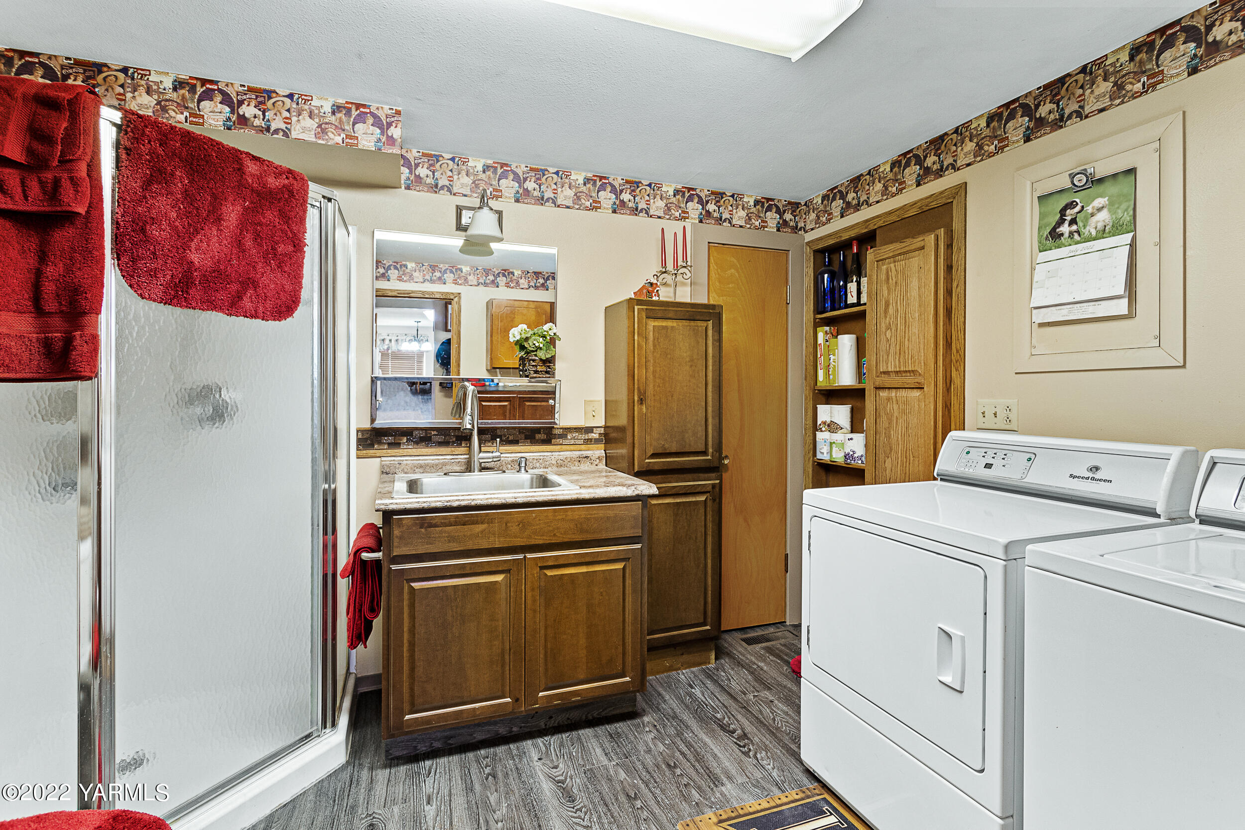 7401 Bittner Road Yakima, WA 98901 - Photo 23 of 55 a utility room with dryer and washer
