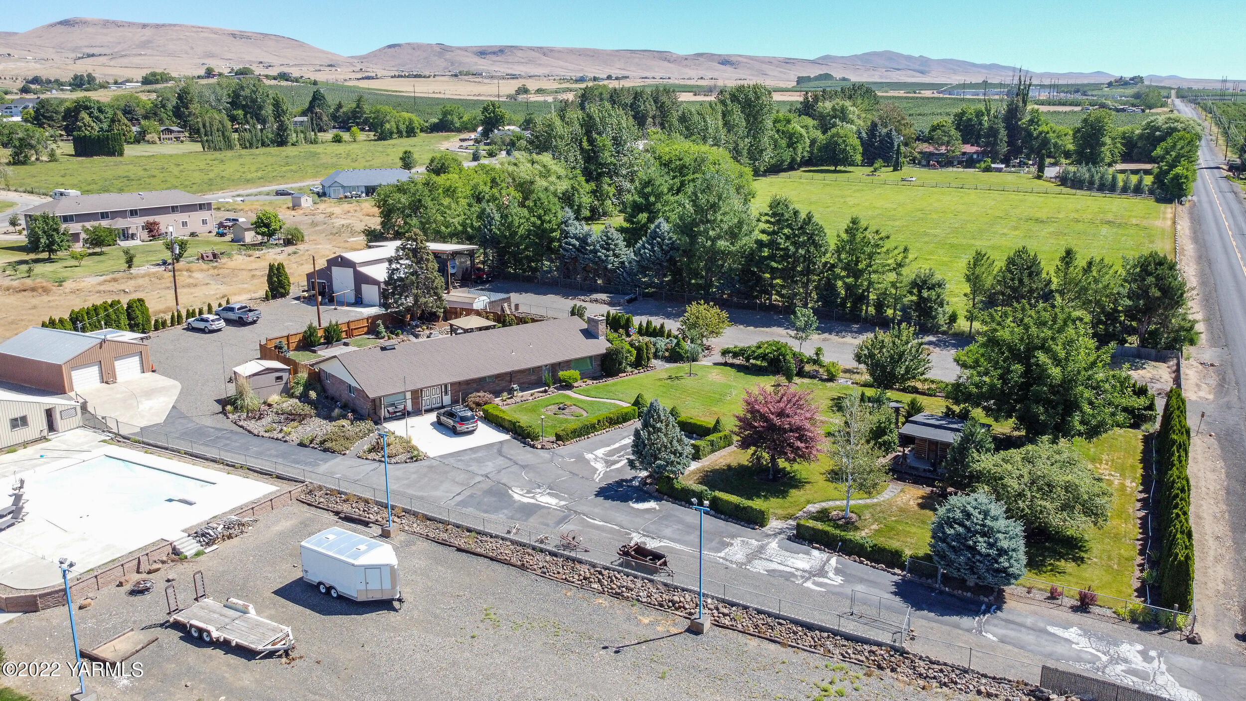 7401 Bittner Road Yakima, WA 98901 - Photo 3 of 55 a view of a table and chairs in backyard