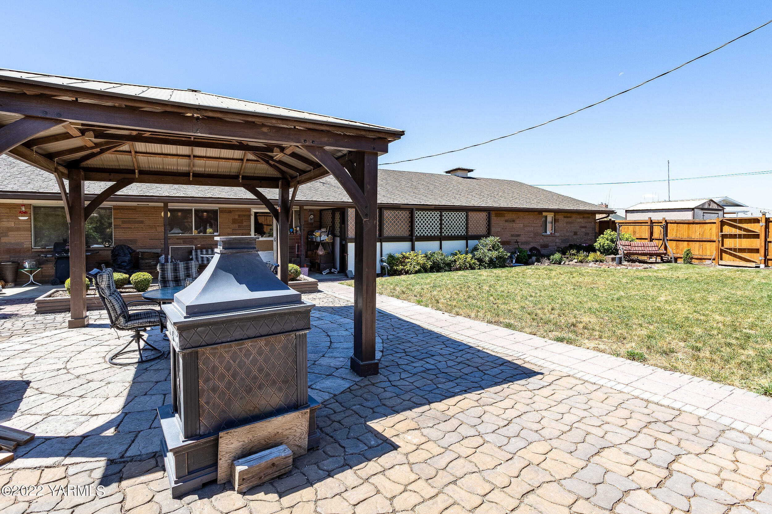 7401 Bittner Road Yakima, WA 98901 - Photo 36 of 55 a view of a patio with table and chairs a barbeque with wooden fence